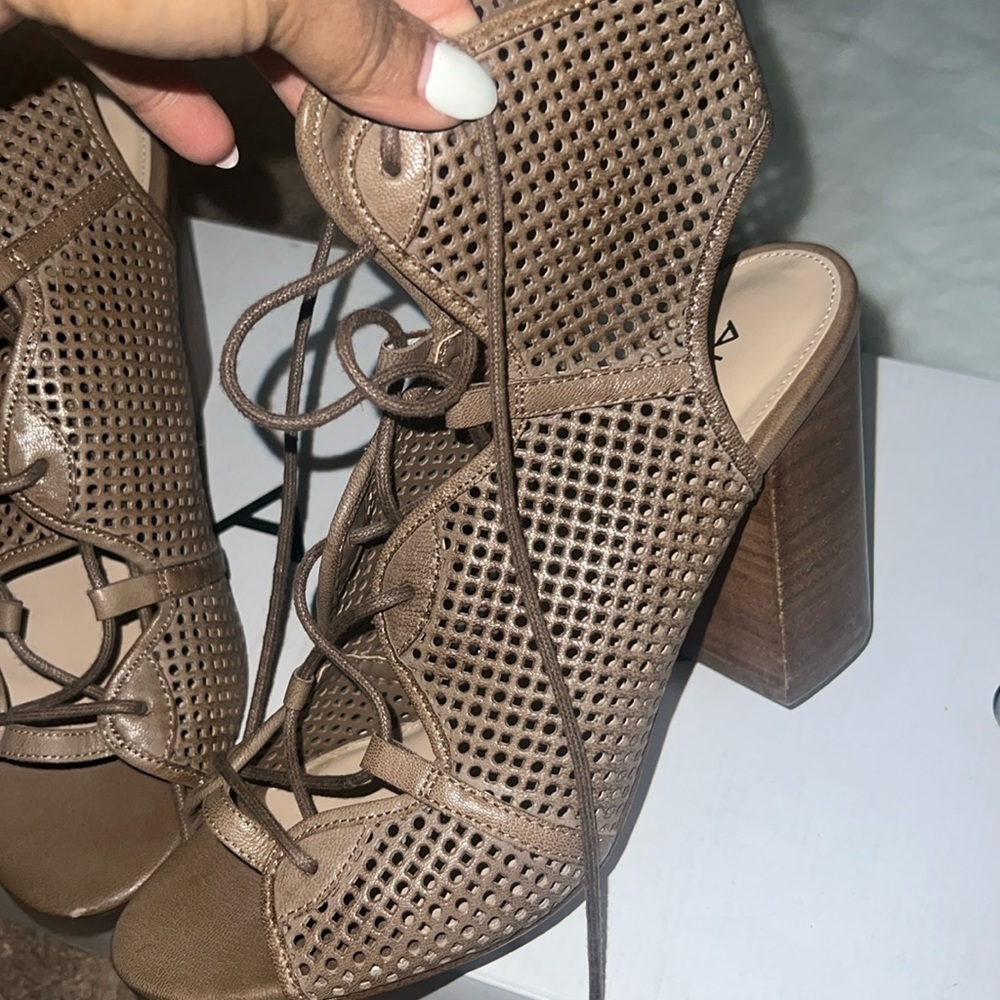 Heels - Picture 3 of 3